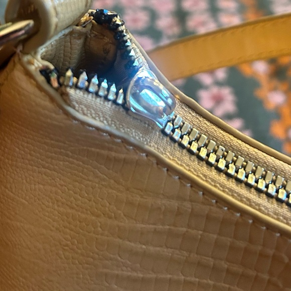 EUC Betsy Johnson Elegant Tan Bow Accent Womens Bag w simply southern accessory - Picture 5 of 7